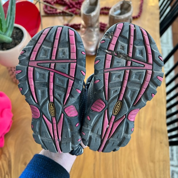 Keen Oakridge Lowtop WP size children’s 8 - Picture 4 of 7